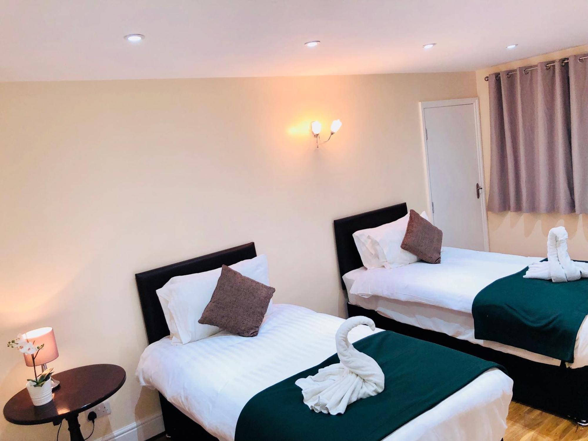 Gable Lodge London B&B 엔필드 외부 사진